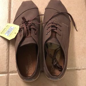 Grey men’s Toms, never been worn